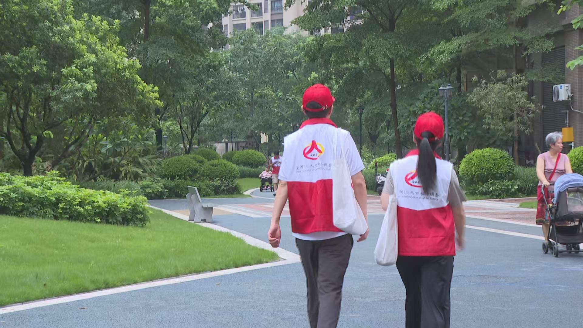 百里挑一拍了拍你——广东省2025年全国1%人口抽样调查综合试点入户登记正式开始